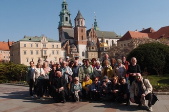 Die Pilgergruppe vor dem Wawel in Krakau